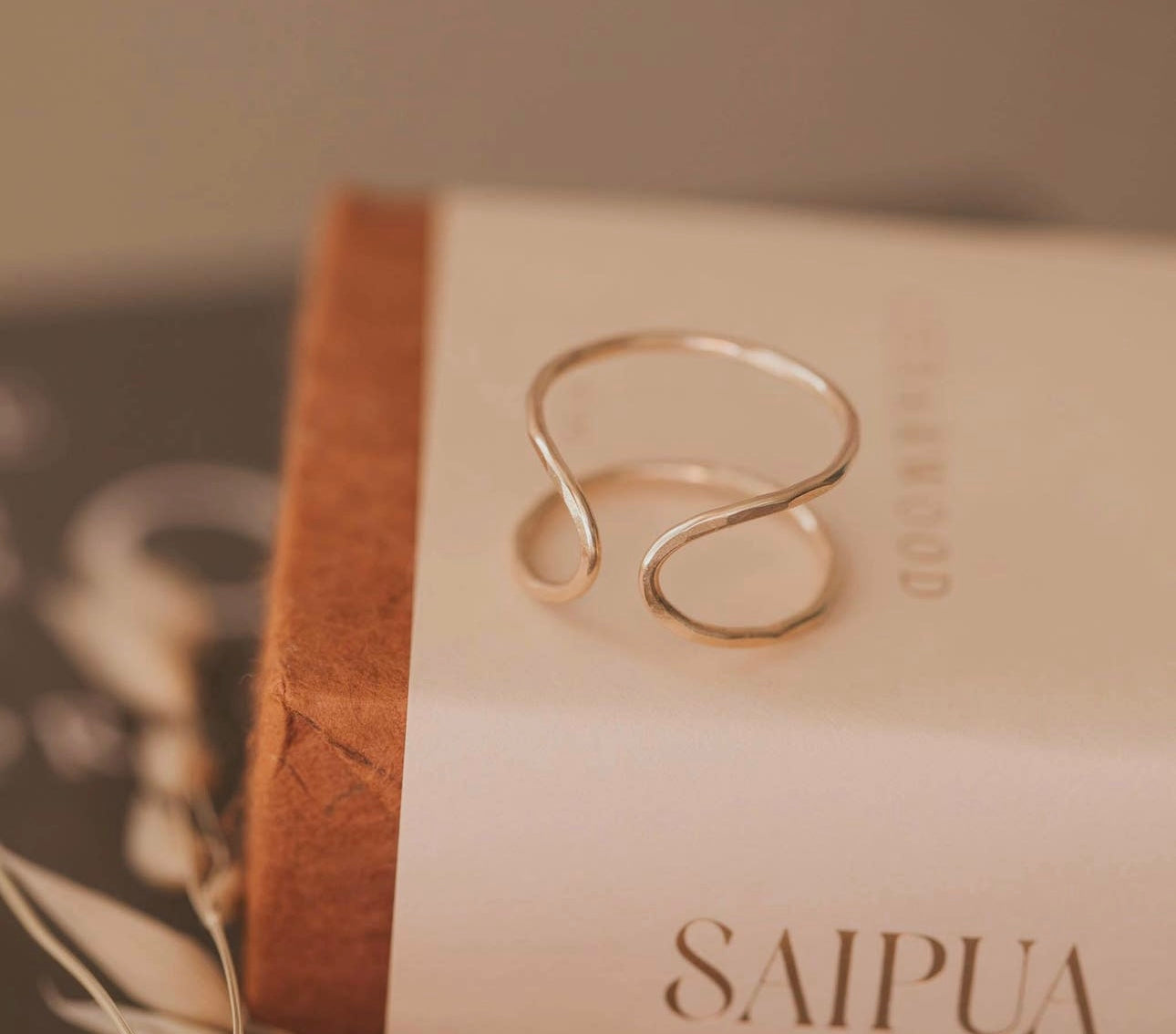 Revolve Ring